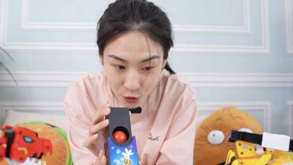 阿紫给恐龙变魔术