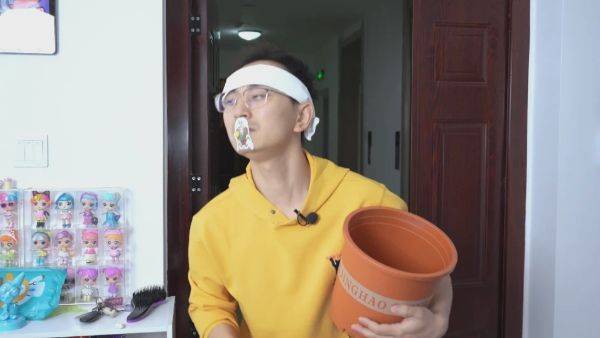 小志被僵尸打伤