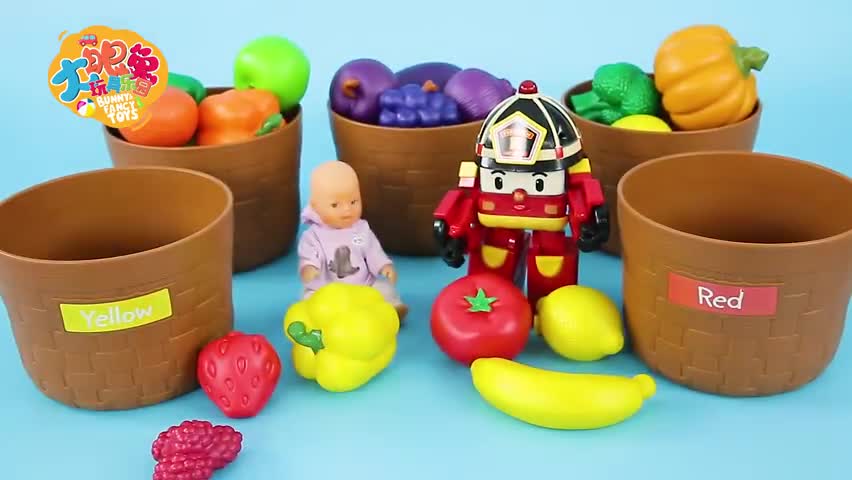 罗伊帮助宝宝做清洁