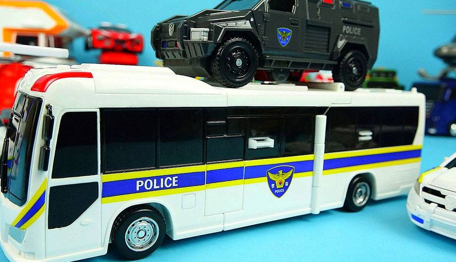 变形警察汽车玩具