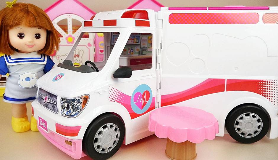 宝宝多莉和大型旅游车