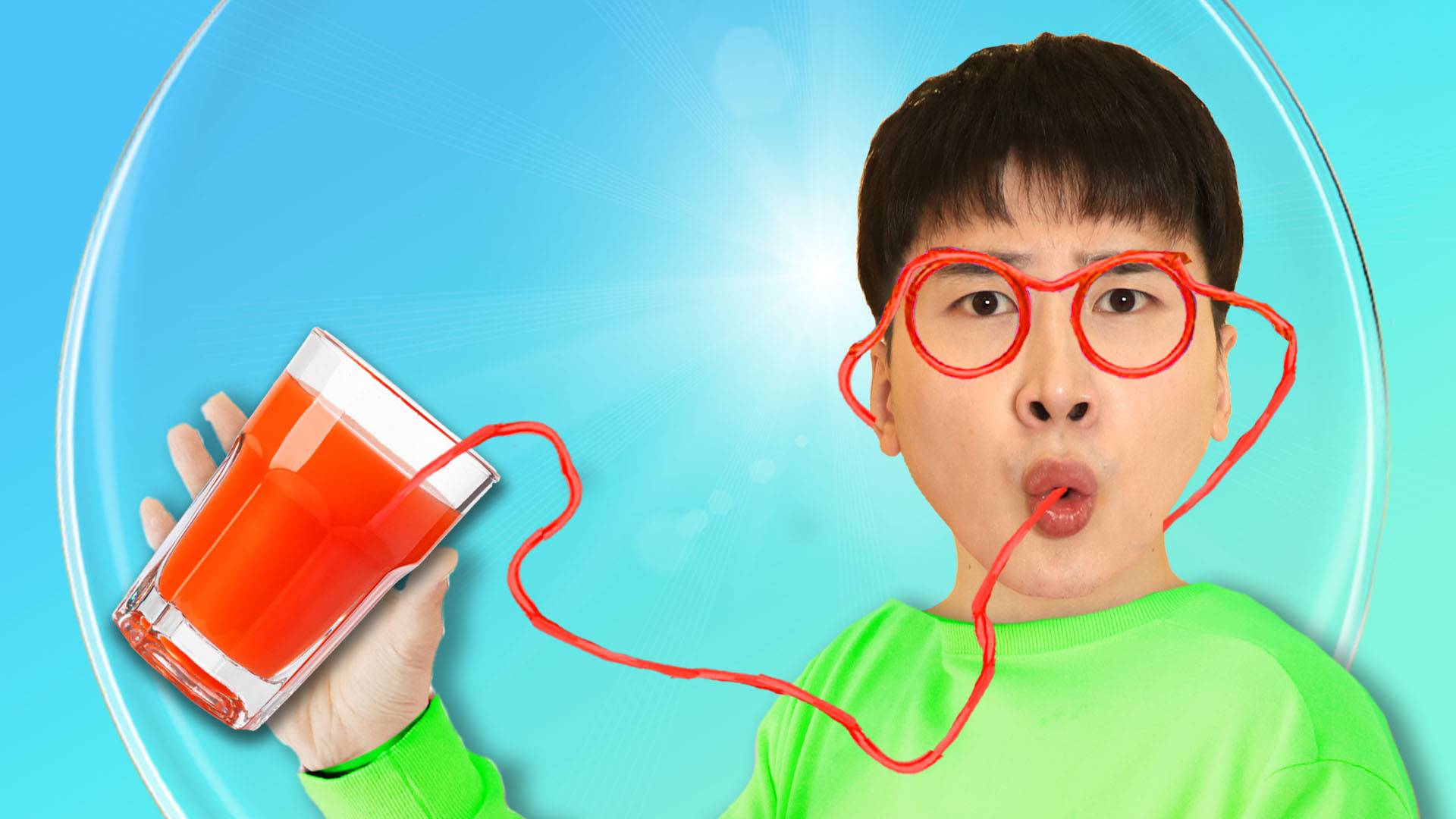 神奇的镜头杯和眼镜吸管！用它们吃东西会发生什么有趣的事呢