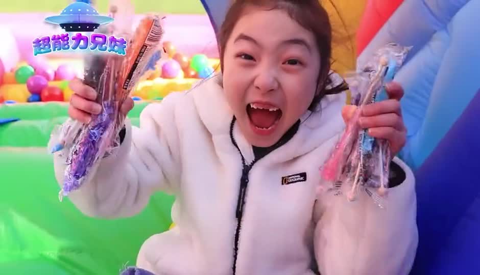 你藏我找！坤坤与多恩开启快乐的儿童乐园时间