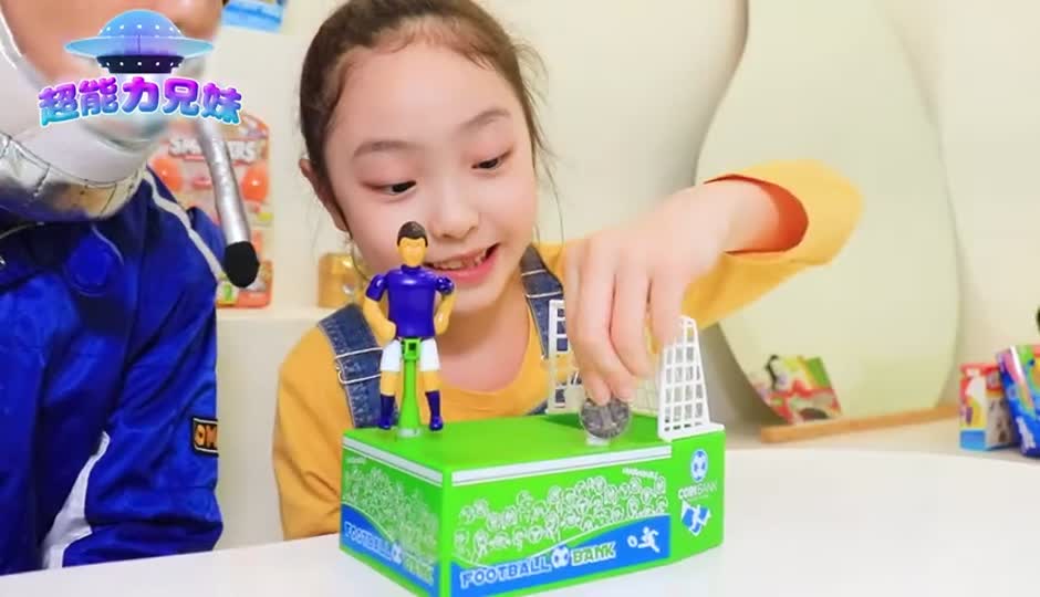 神奇存钱罐第二弹！坤坤的零钱被多恩搜刮一空