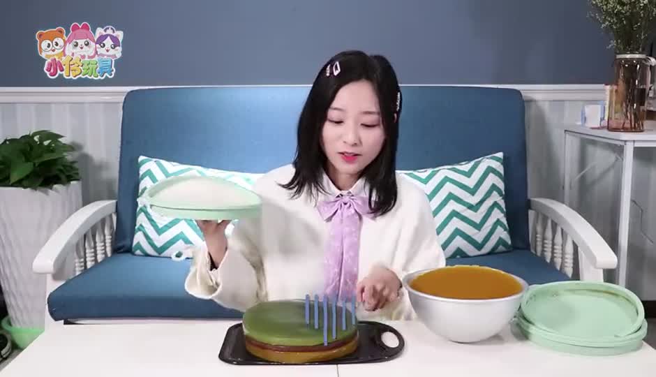 小葩挑战自制超大汉堡软糖，味道如何呢？