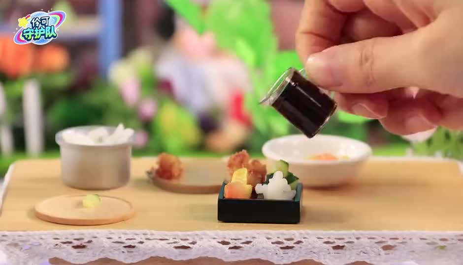 迷糊小金呆忘记带午餐，小葩送上暖心鸡排饭