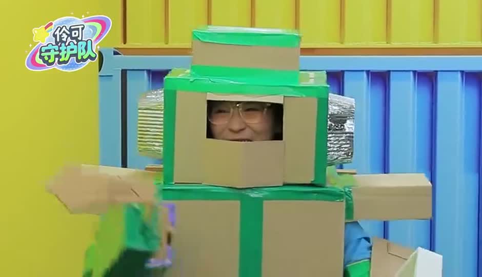 超级机甲研发！性能测试，夏天化身变形金刚对战导演