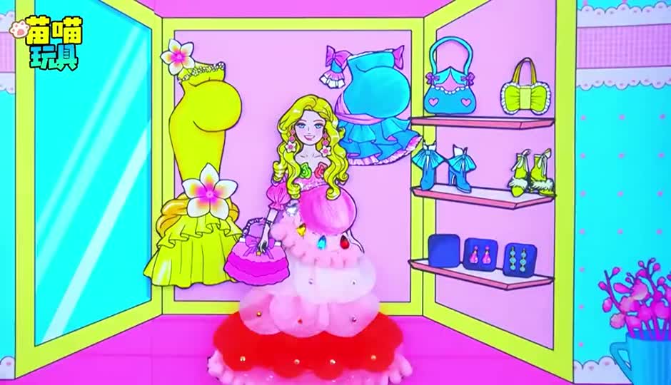 公主服装店开业来 快来选择华丽的裙子吧