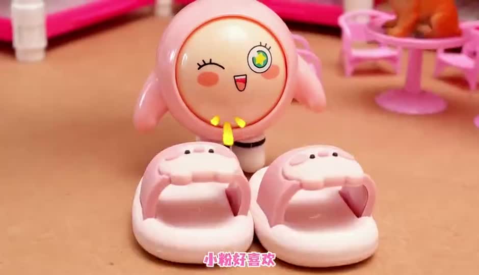 小粉的拖鞋不见了
