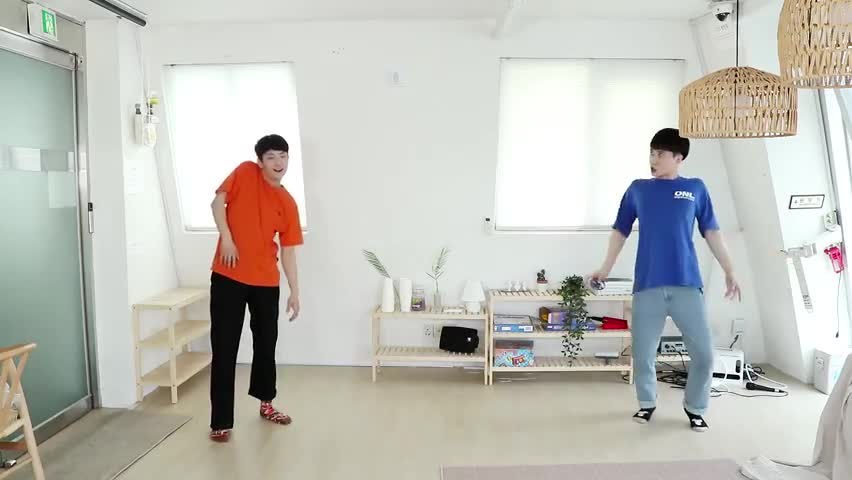 坤坤VS赫赫！飞行陀螺大对决！ 结局出乎意料！