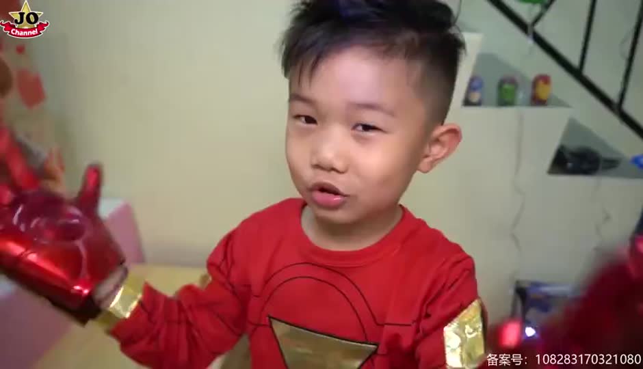 变身复仇者联盟钢铁侠和乐高警察人仔 躲猫猫惊喜盒奇趣蛋 皮卡丘毛绒公仔 