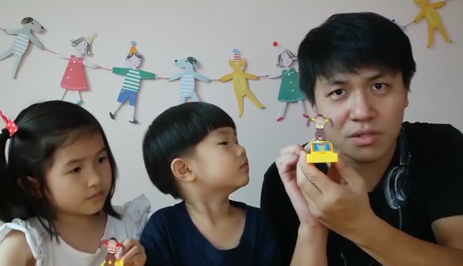 翻斗猴子玩具 爬树猴子挑战！