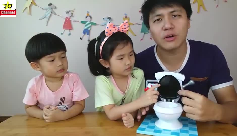 疯狂马桶玩具挑战！喷水马桶游戏 整人派对游戏 桌面玩具开箱 ~ 