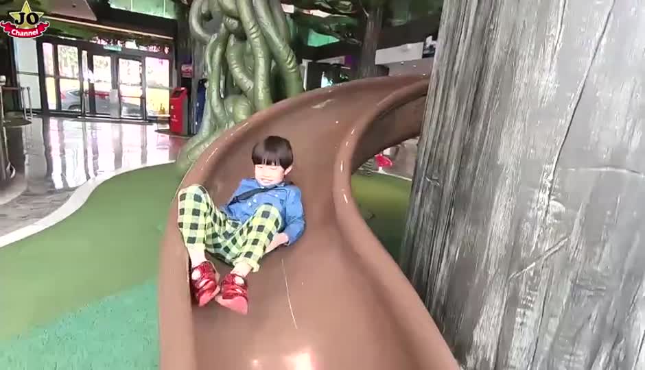 马来西亚亲子旅行 在电动游乐场吹泡泡吃棉花糖