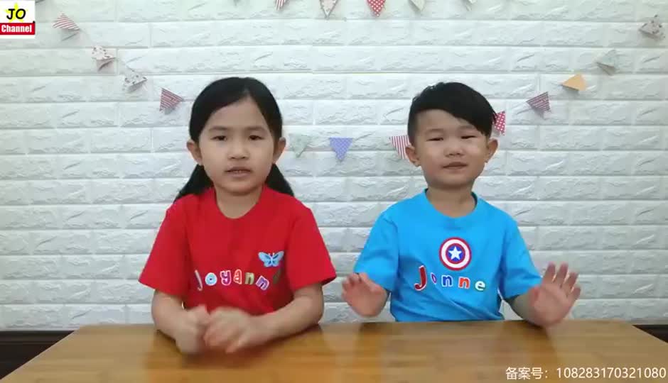 迷你扭蛋机玩具 粉红猪小妹 佩佩猪和米奇扭蛋机游戏 一起玩吧~可爱玩具开箱 ！ 