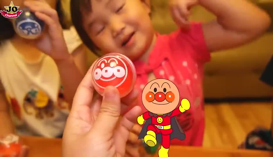 面包超人扭蛋机里面都有什么呢？LOL奇趣蛋 神秘抽抽乐