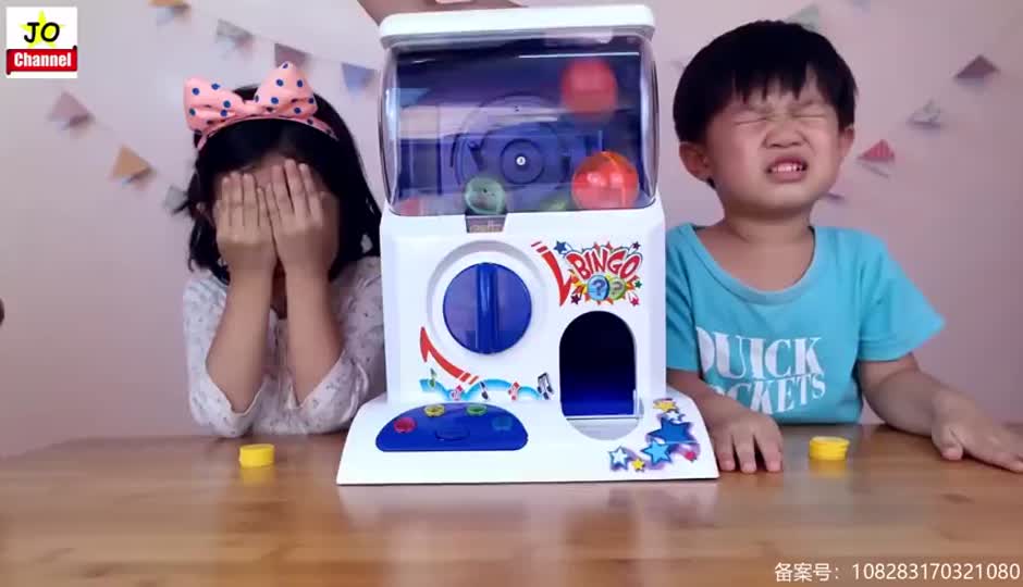 扭蛋机 神秘开扭蛋 玩游戏 扭蛋机开箱