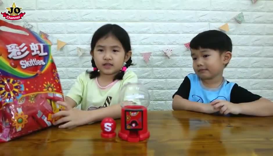 扭糖果机玩具 彩虹糖果 M&M玛氏巧克力机~ 很有趣喔！桌面玩具开箱