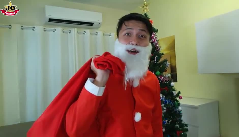 圣诞老人来了我们的家送圣诞礼物~ 搞笑角色扮演剧场 躲猫猫！