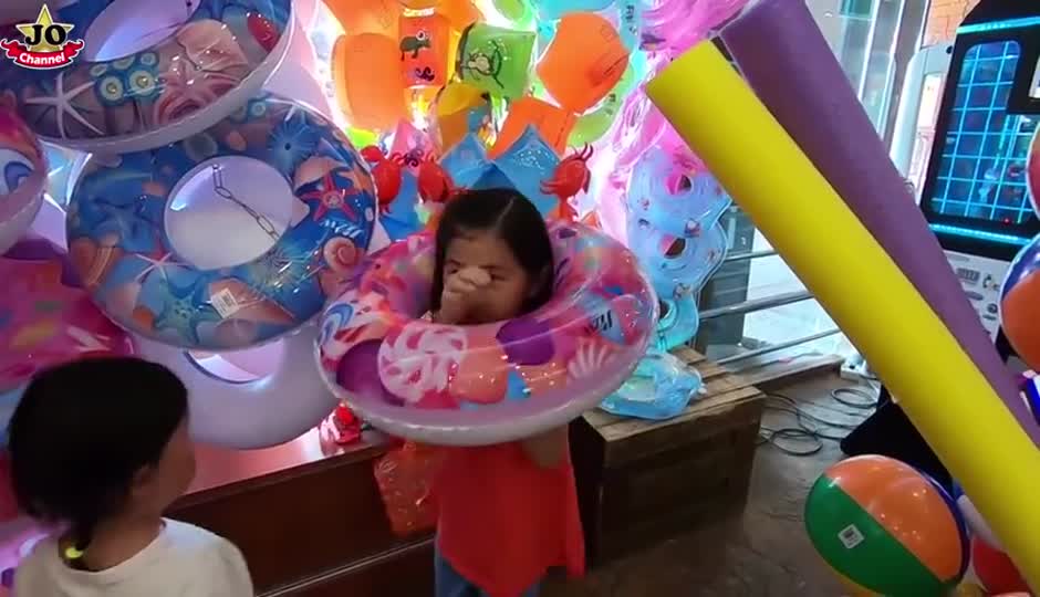 水上乐园滑梯，亲子互动游泳挑战！