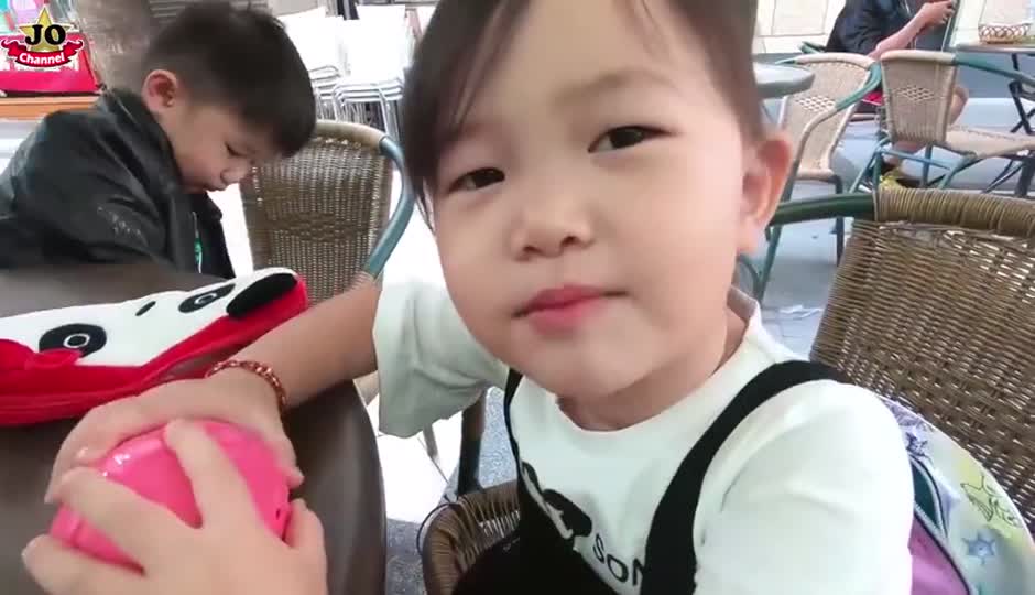 台湾旅行喂小动物 小白兔 边吃边玩